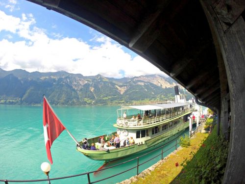 passeio de barco lago de brienz em interlaken