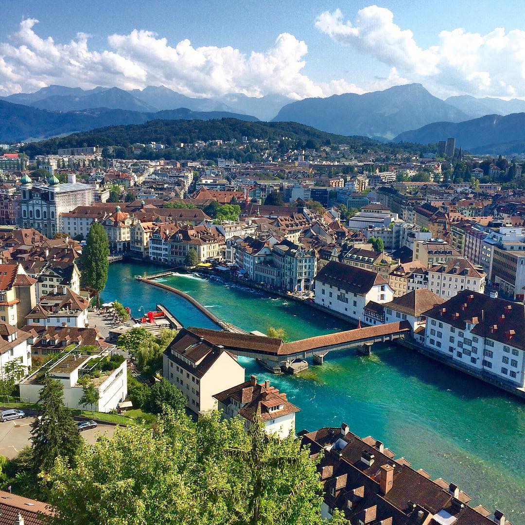 torres medievais e muralha de lucerne