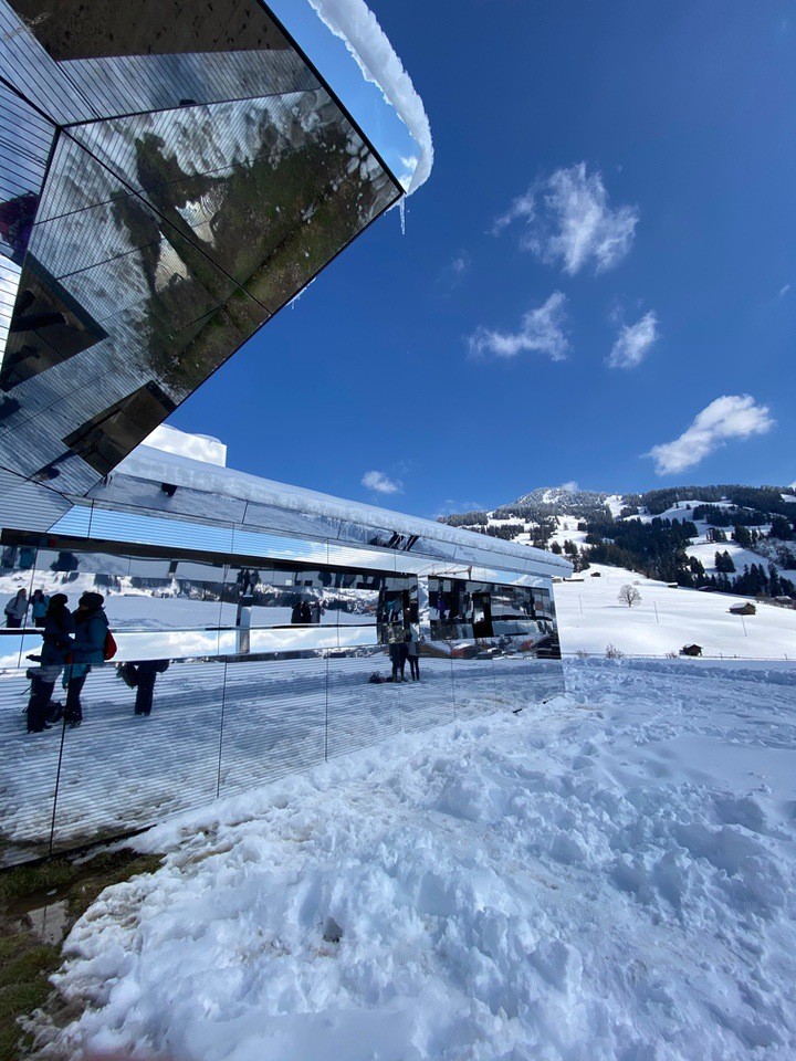 instalacao artistica em gstaad