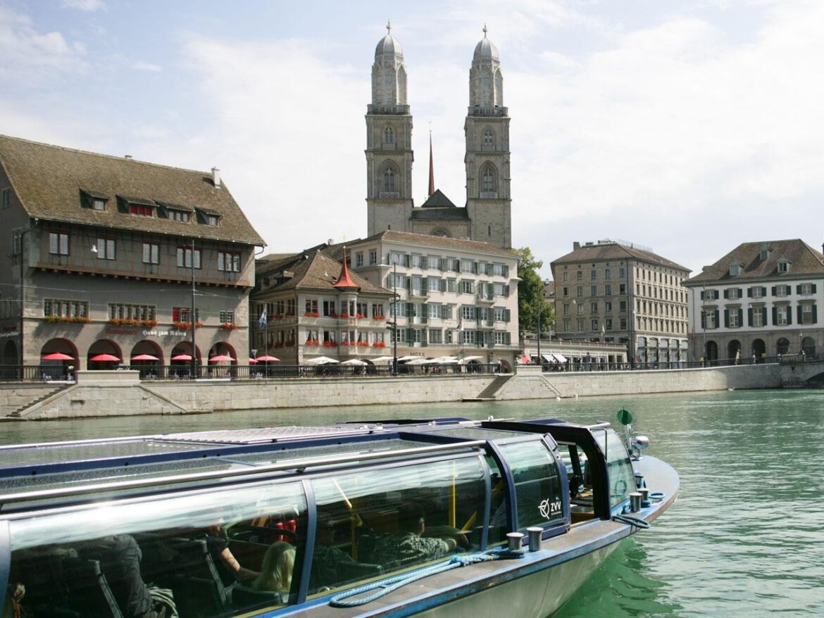 barco rio limmat zurique