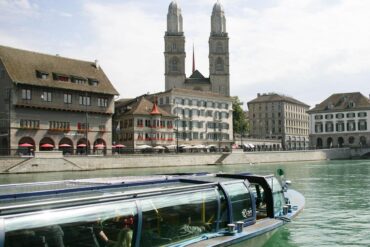 barco rio limmat zurique