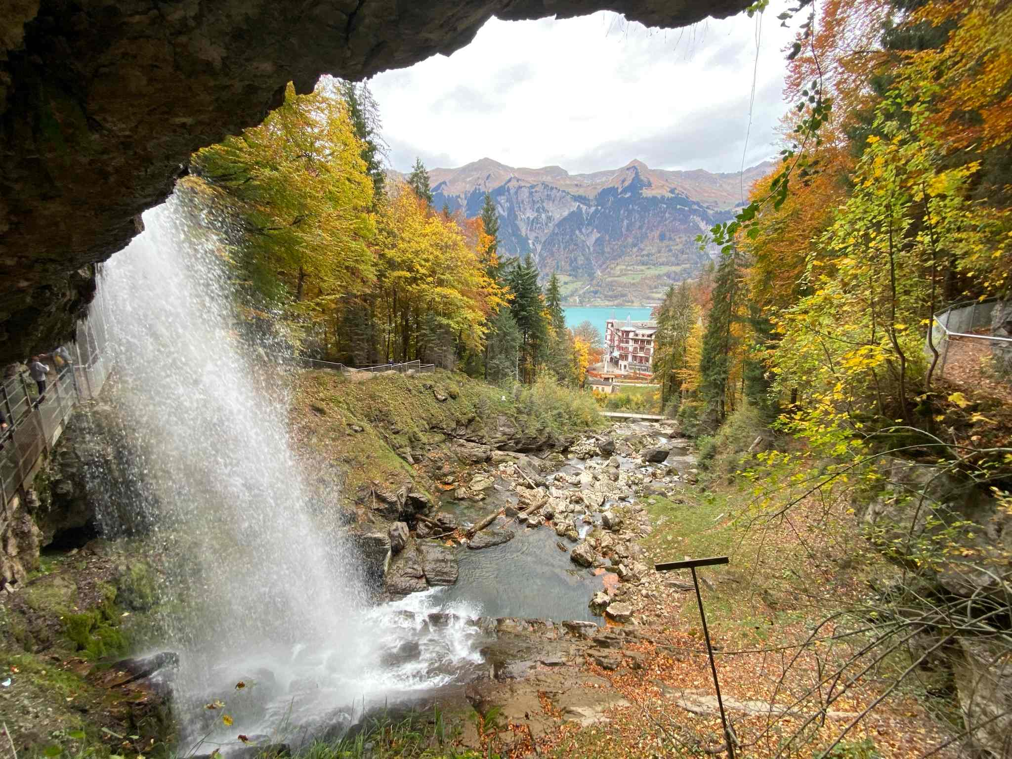 hotel e cachoeira giessbach