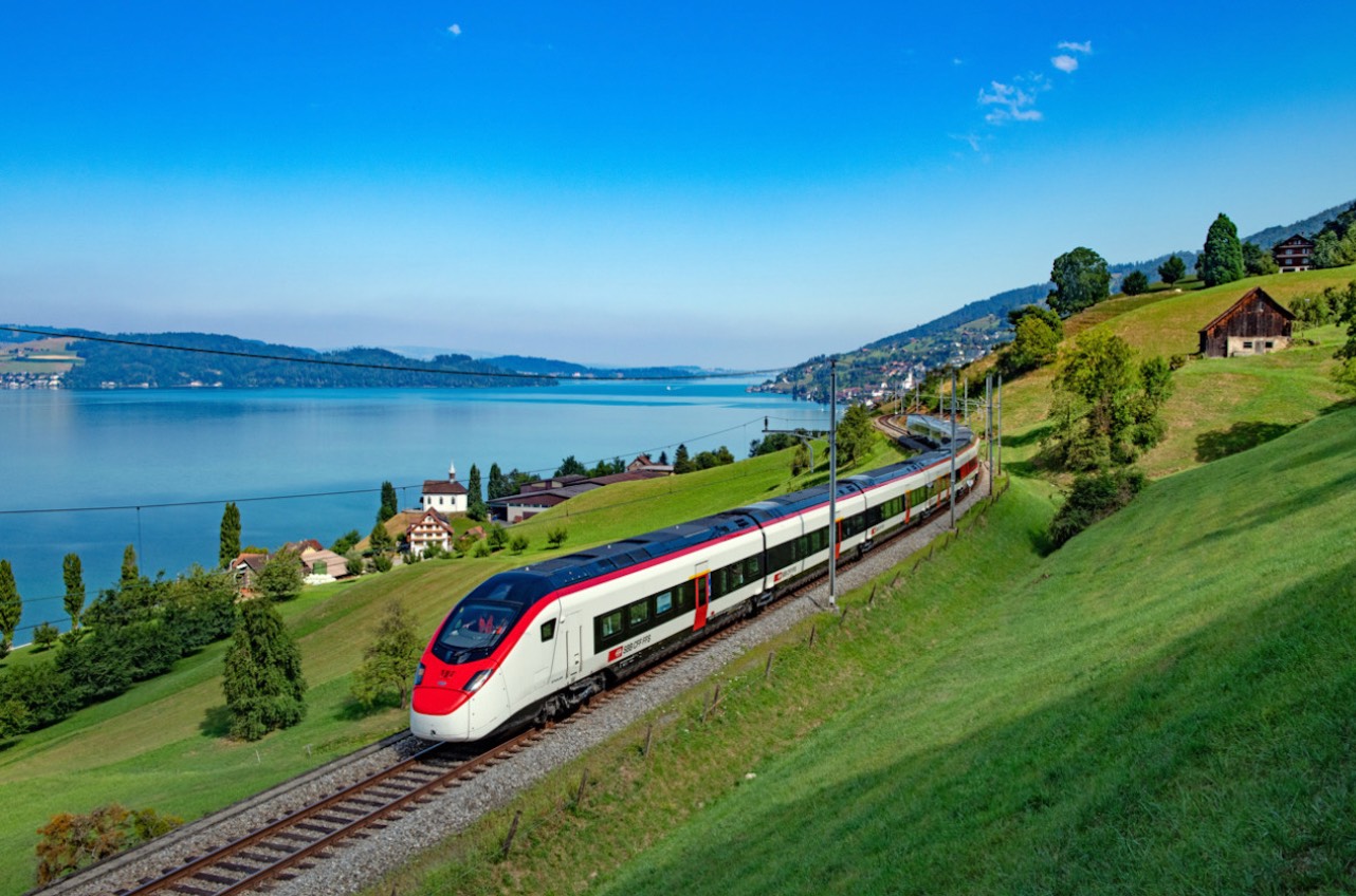 trem pelo lago de zug